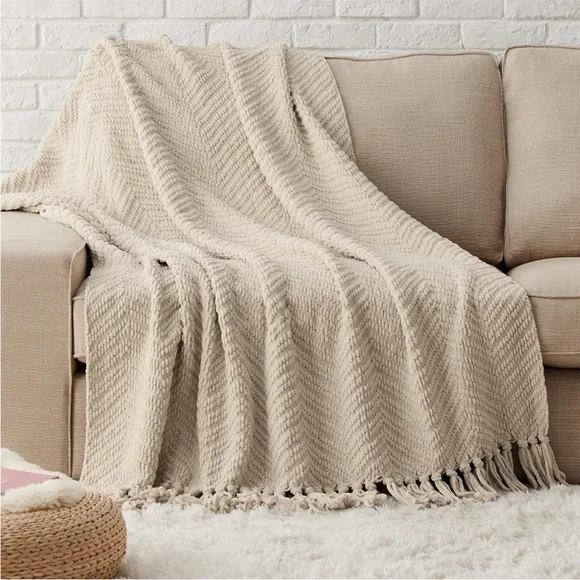 West Elm Oatmeal Light Tan Brown Fringe Chevron Throw Blanket Indoor Luxury Gift - Picture 1 of 13